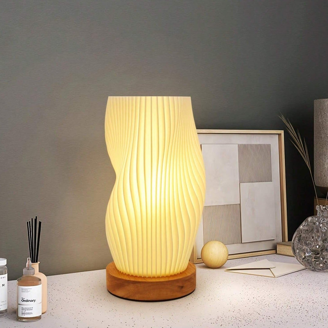 Serene Wavecrest Lamp | Moderne Golfvormige Tafellamp | Dimbare LED & USB-Aansluiting