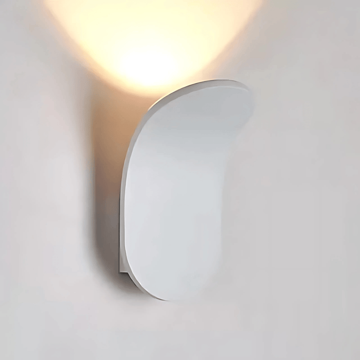 Kallio™ Moderne LED Wandlamp | Gebogen Metaal & Warme Sfeerverlichting