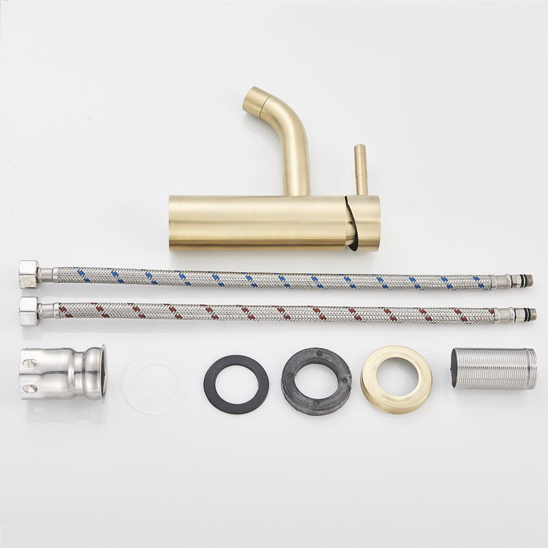 Moderne badkraan in geborsteld goud