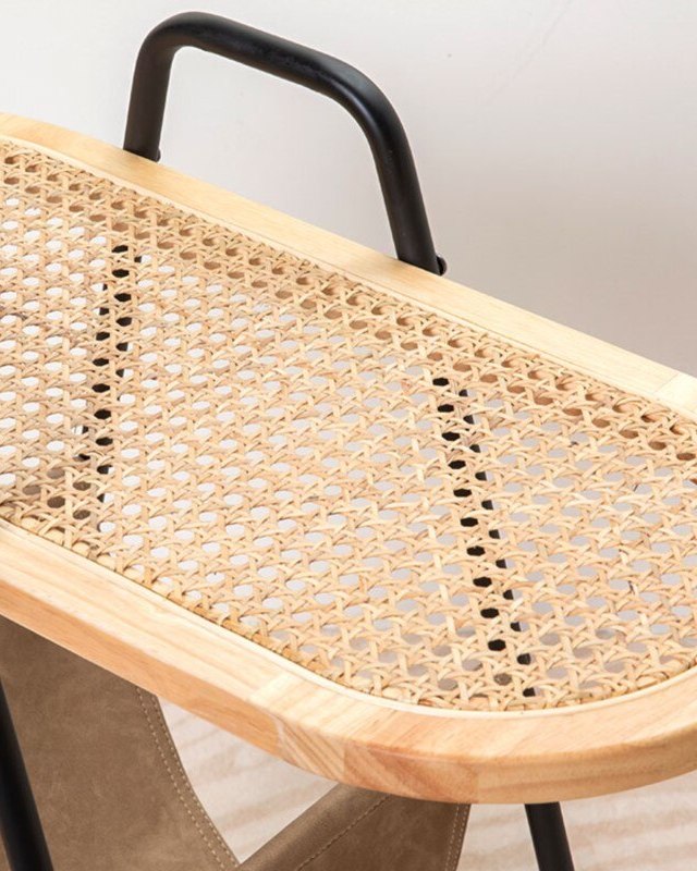 Nordic Narratives | Scandinavische Bijzettafel – Massief Hout, Metaal & Rotan Design